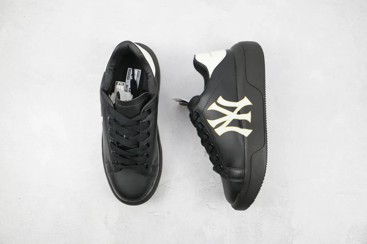Alexander McQueen 超大码运动鞋 黑白银 NY Logo 生活方式运动鞋 8