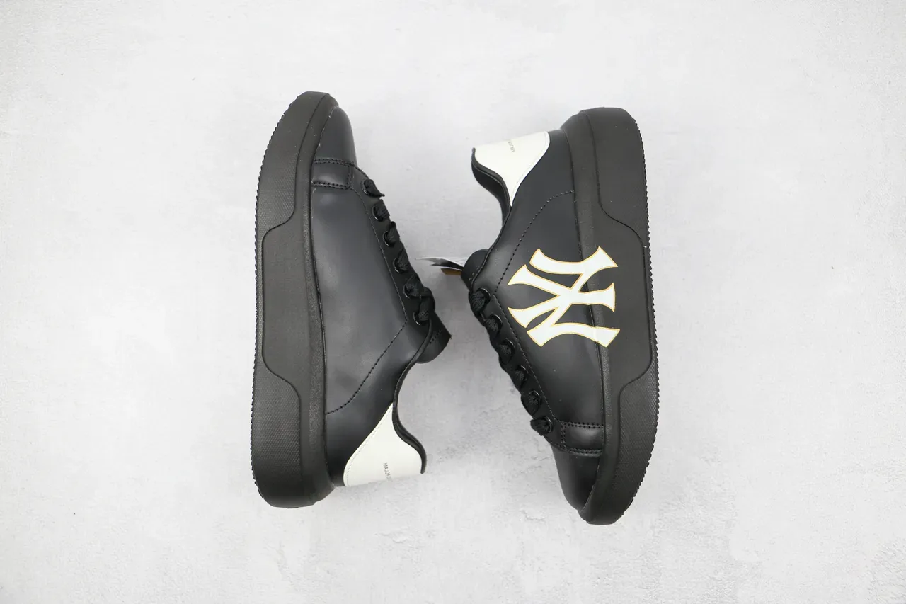 Alexander McQueen 超大码运动鞋 黑白银 NY Logo 生活方式运动鞋 9