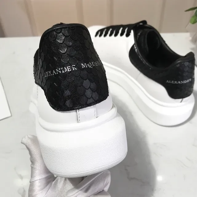 Alexander McQueen Tênis Oversized Branco e Preto Tênis Lifestyle 2