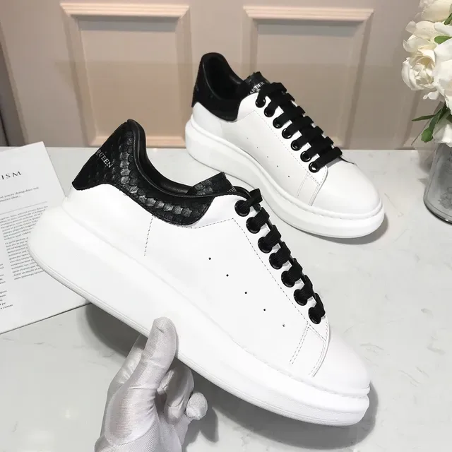 Alexander McQueen Tênis Oversized Branco e Preto Tênis Lifestyle 3