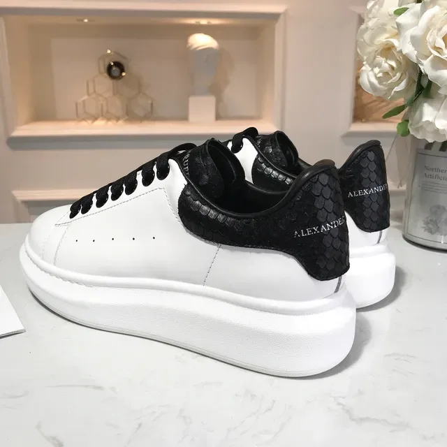 Alexander McQueen Tênis Oversized Branco e Preto Tênis Lifestyle 5