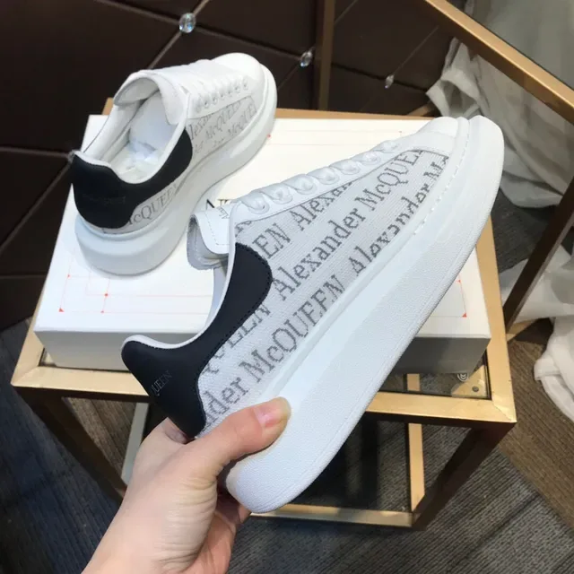 Alexander McQueen Oversized Sneaker Branco Preto Cinza Logo-Print Lifestyle Sneakers 4