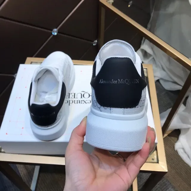 Alexander McQueen Oversized Sneaker Branco Preto Cinza Logo-Print Lifestyle Sneakers 5