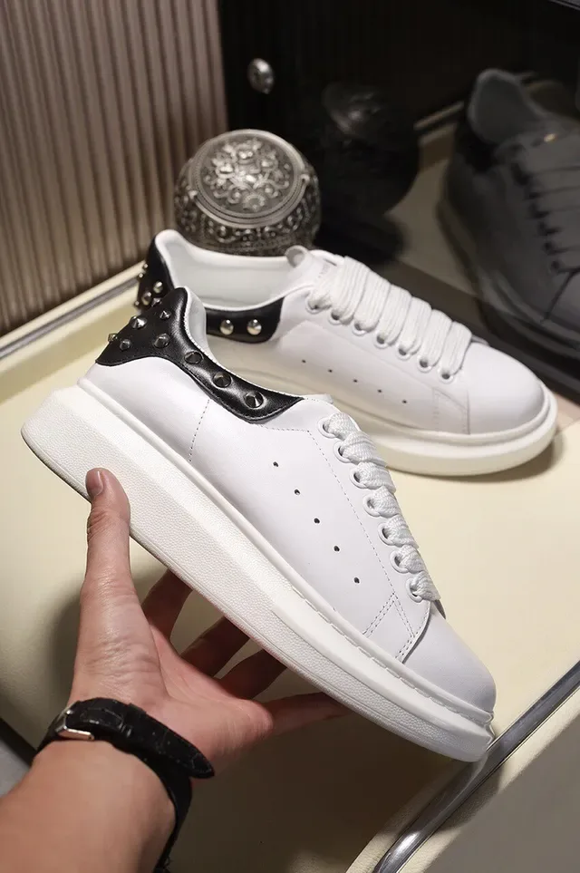 Alexander McQueen Oversized 白色黑色 椭圆轮廓 铆钉鞋跟标签 生活方式运动鞋 6