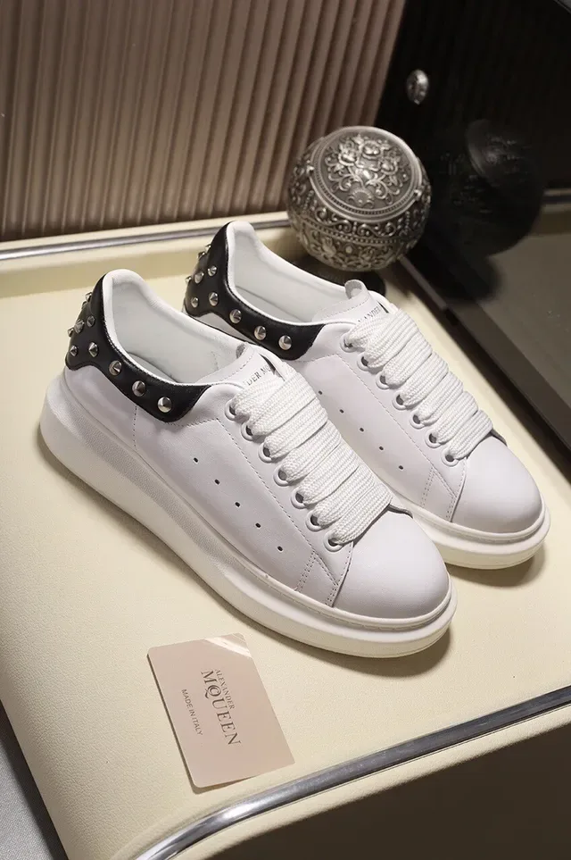 Alexander McQueen Oversized 白色黑色 椭圆轮廓 铆钉鞋跟标签 生活方式运动鞋 8