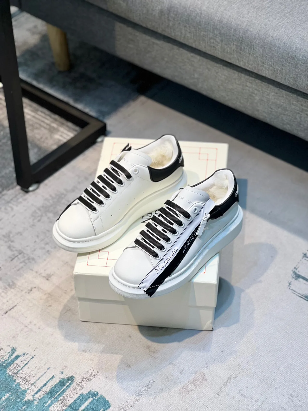 Alexander McQueen Baskets Oversized Blanche Noir Ruban Lifestyle Sneakers 6