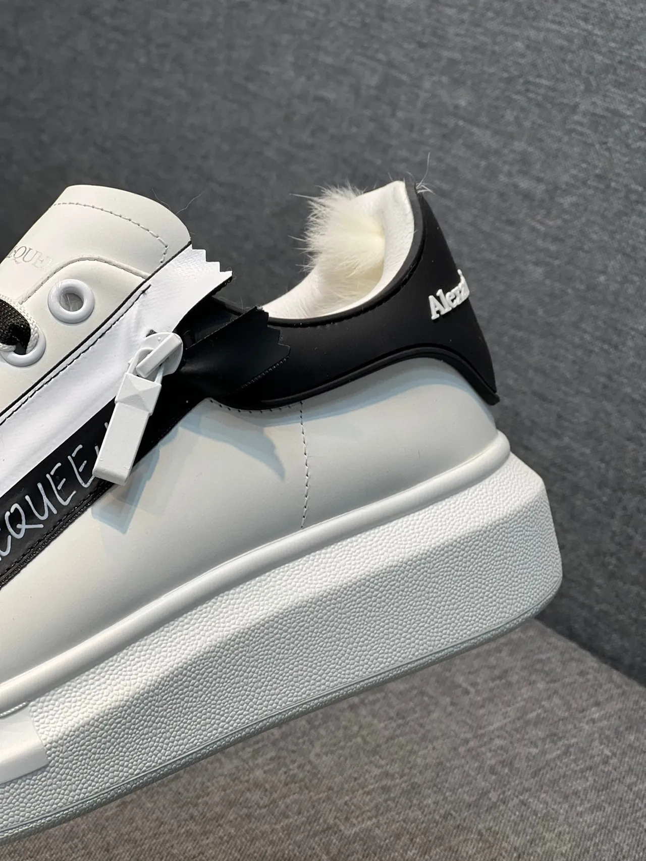 Alexander McQueen Baskets Oversized Blanche Noir Ruban Lifestyle Sneakers 7