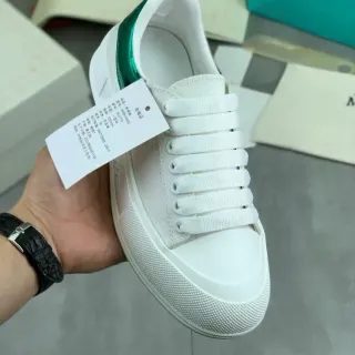 Alexander McQueen ओवरसाइज सफेद हरा कैनवास ऊपरी मोटा टेक्स्चर्ड रबर सोल लाइफस्टाइल स्नीकर