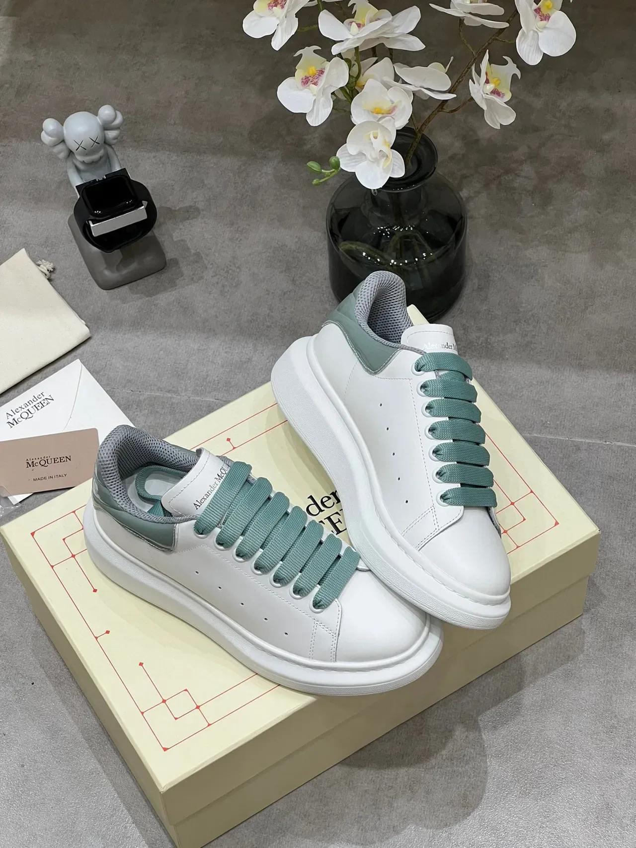 Alexander McQueen Zapatilla oversized Suela blanca verde Perforada en la punta Zapatillas lifestyle 7