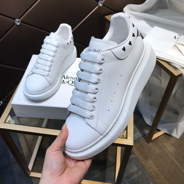 Alexander McQueen Baskets Oversized Blanches Style De Vie 3
