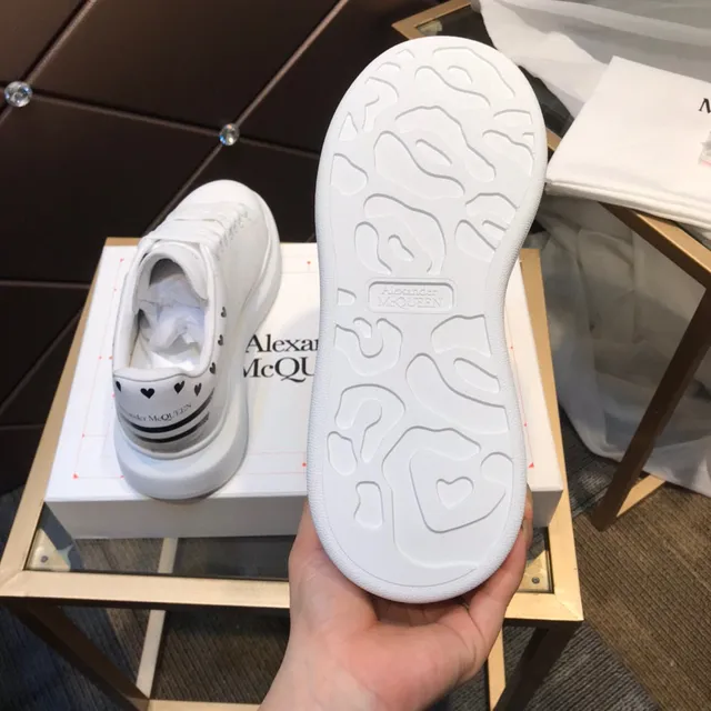Alexander McQueen Baskets Oversized Blanches Style De Vie 4