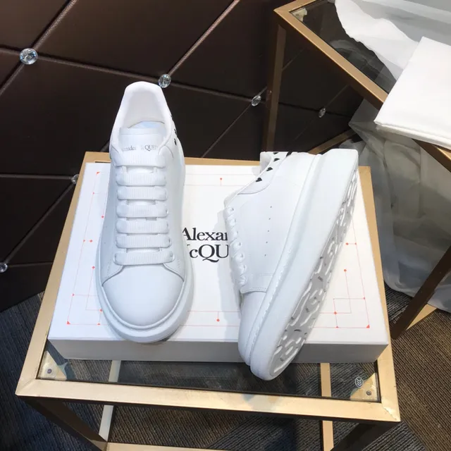 Alexander McQueen Baskets Oversized Blanches Style De Vie 8