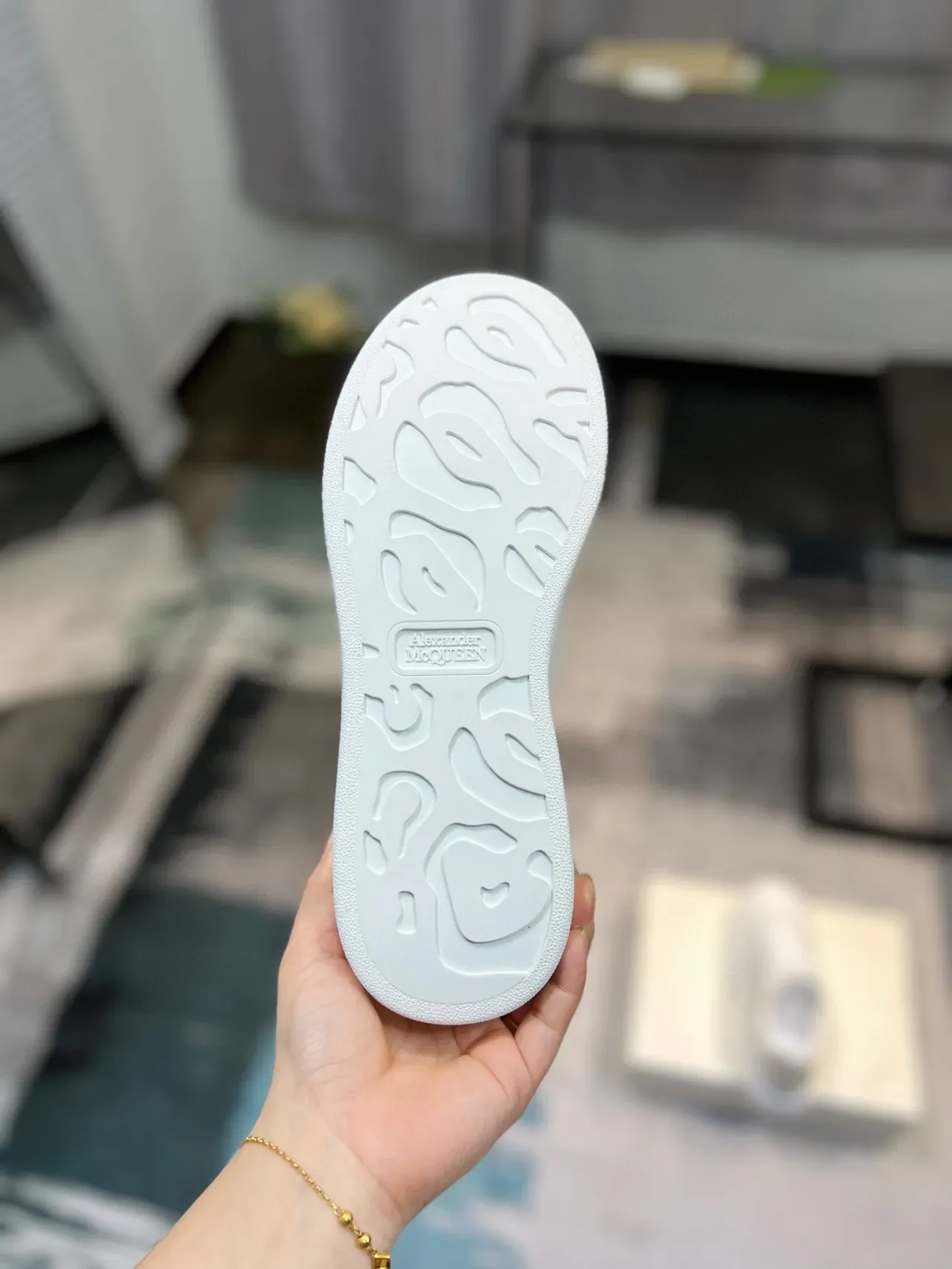 Alexander McQueen حذاء رياضي أبيض Oversized Lifestyle Sneakers 9