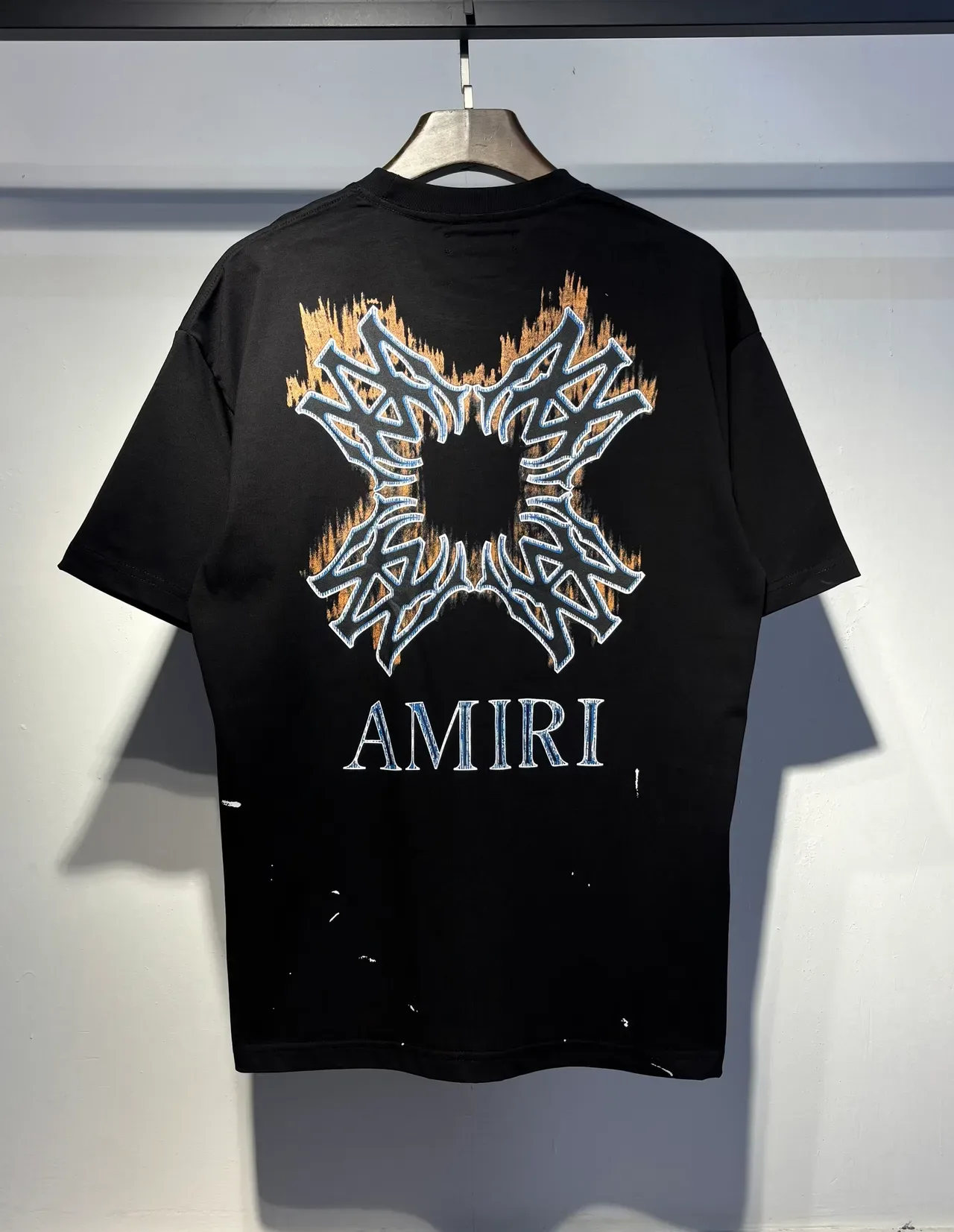 تيشيرت Amiri أوفرسايز بطباعة جرافيك متهالك 3