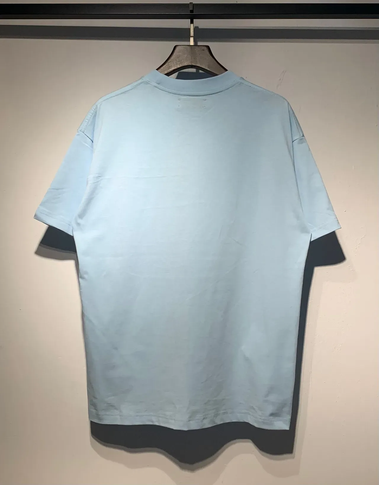 Camiseta Amiri logo apilado corte holgado 10