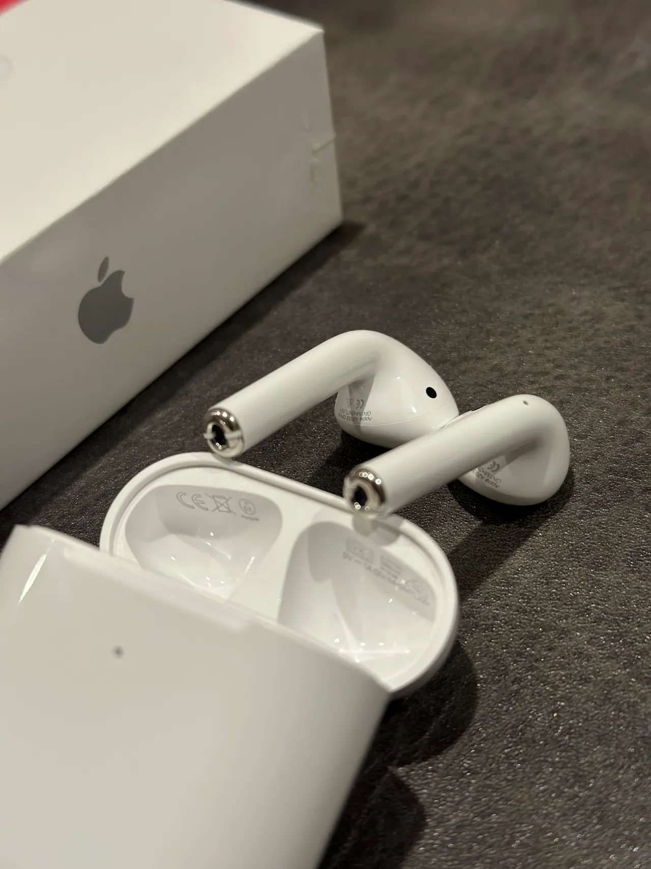 Apple AirPods 白色茎式开放式 TWS 耳机 13