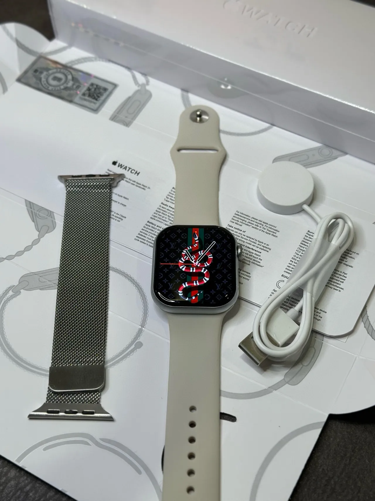 Apple 银色米色方边不锈钢表壳 定制 LV X Gucci Snake 表盘 运动手表 6