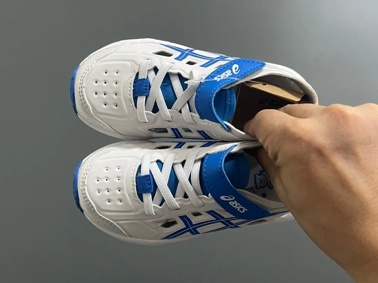 ASICS Black Gold Low-Top Perforated Upper Running Shoes 24