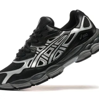 ASICS 黑色银色网面和合成材质鞋面 金属虎纹 跑鞋