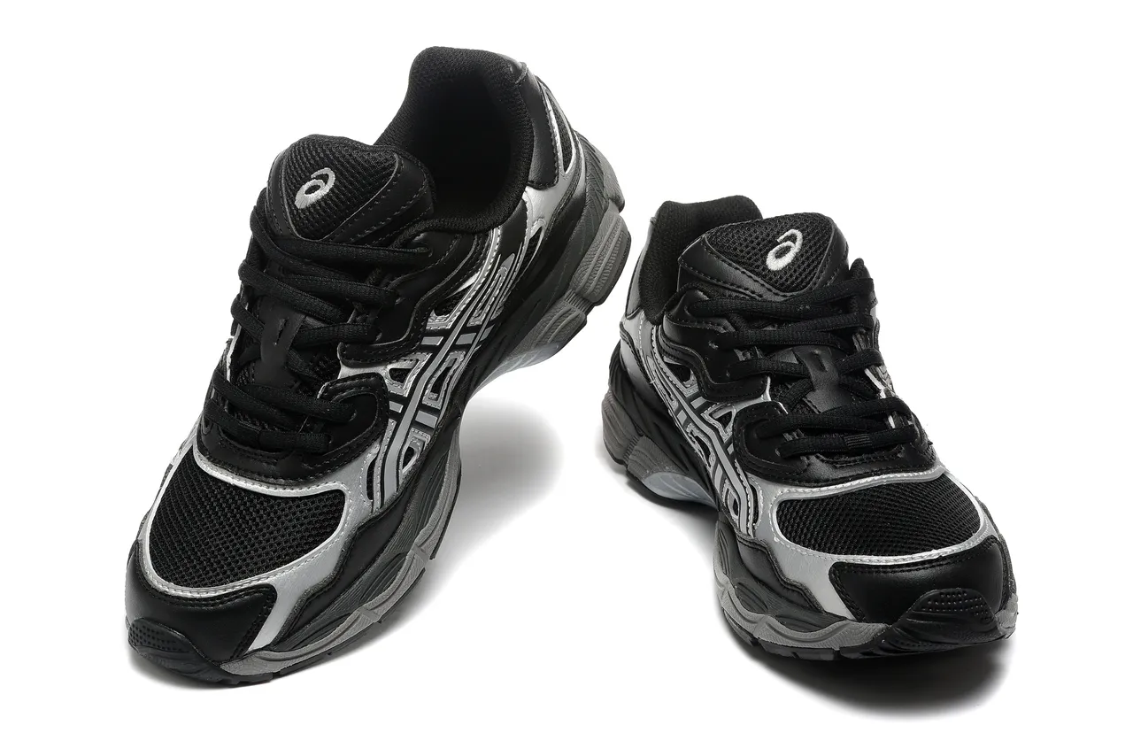ASICS أحذية الجري السوداء والفضية الشبكية والصناعية العلوية بخطوط النمر المعدنية 3