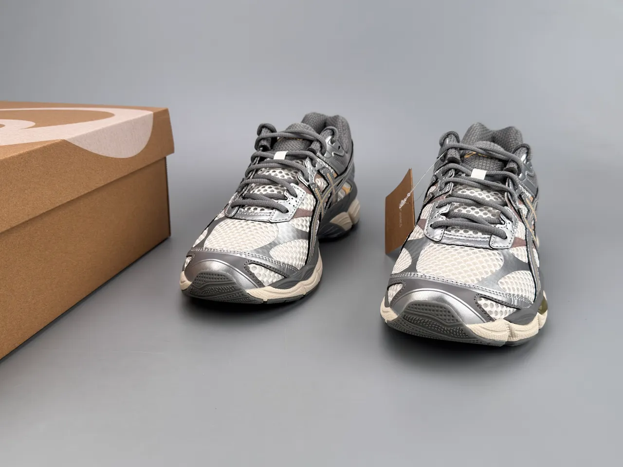 ASICS Gel-Cumulus 16 ग्रे सफेद चाँदी सोना रनिंग जूते 7