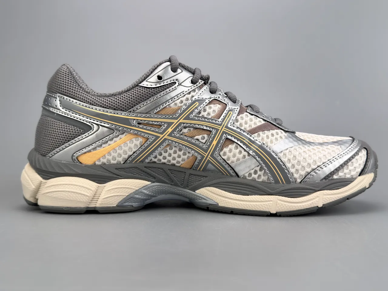 ASICS Gel-Cumulus 16 ग्रे सफेद चाँदी सोना रनिंग जूते 10