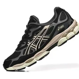 ASICS Gel-Kayano 黑色和米色跑鞋