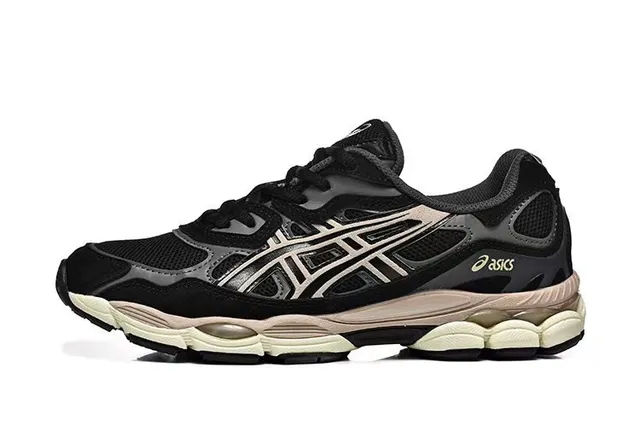 ASICS Gel-Kayano 黑色和米色跑鞋 3