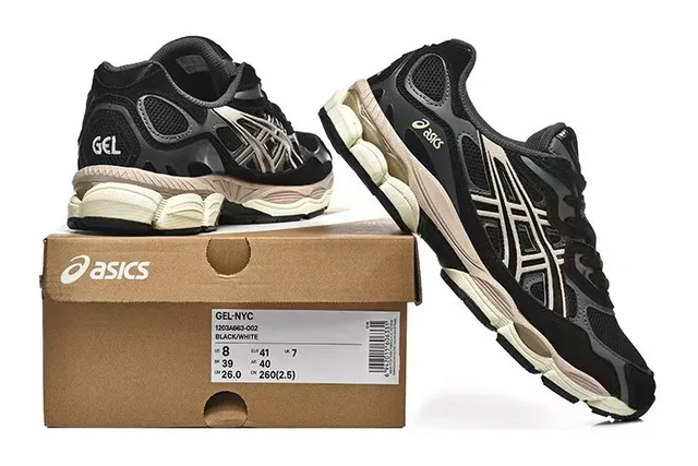ASICS Gel-Kayano 黑色和米色跑鞋 6