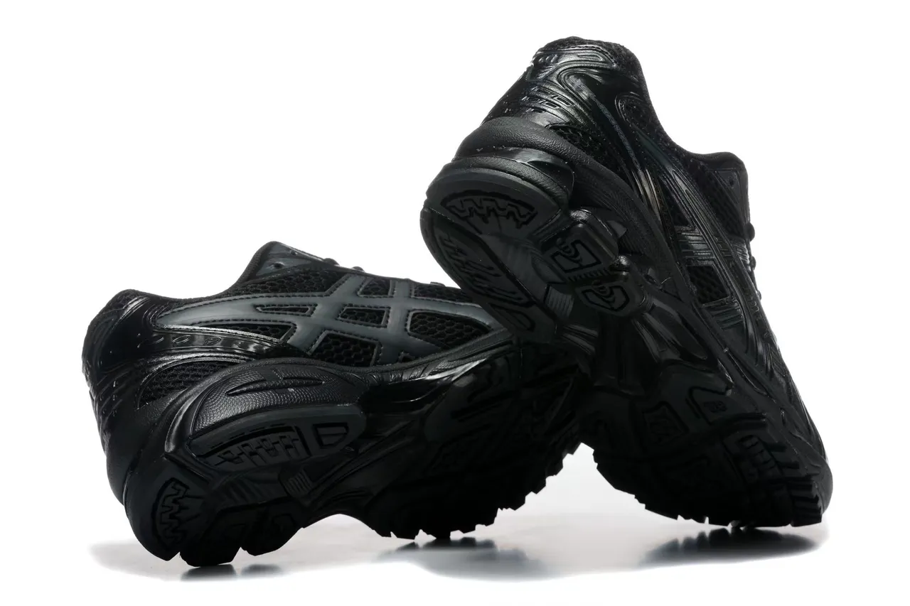 ASICS Gel-Kayano 黑色跑鞋 4