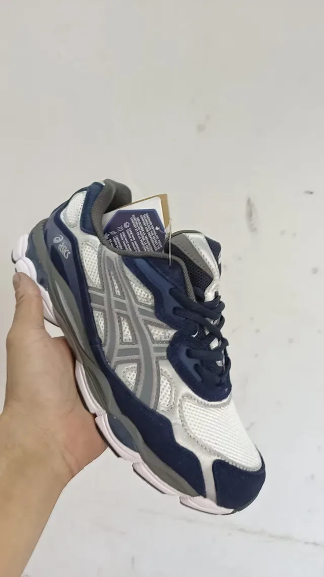 ASICS Gel-Kayano 海军银 结构网面鞋面 虎纹条纹覆盖 跑鞋 2