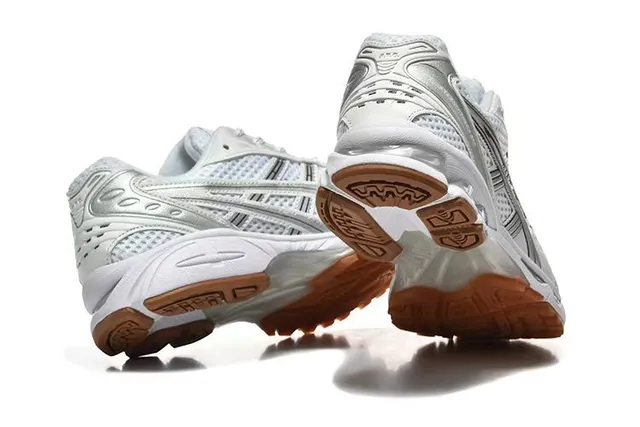 ASICS Gel-Kayano 白色银灰色跑鞋 5