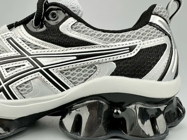 ASICS Silver Black Mesh And Synthetic Overlay Upper Wavy Translucent Midsole Pods Running Shoes 2