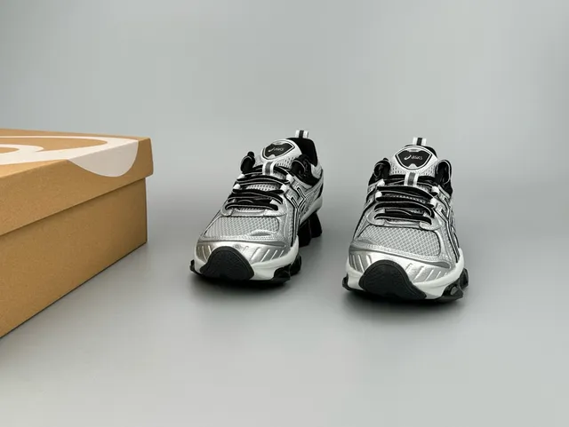 ASICS Silver Black Mesh And Synthetic Overlay Upper Wavy Translucent Midsole Pods Running Shoes 4