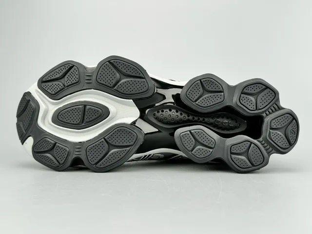 ASICS Silver Black Mesh And Synthetic Overlay Upper Wavy Translucent Midsole Pods Running Shoes 5