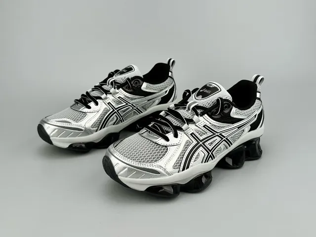 ASICS Silver Black Mesh And Synthetic Overlay Upper Wavy Translucent Midsole Pods Running Shoes 6