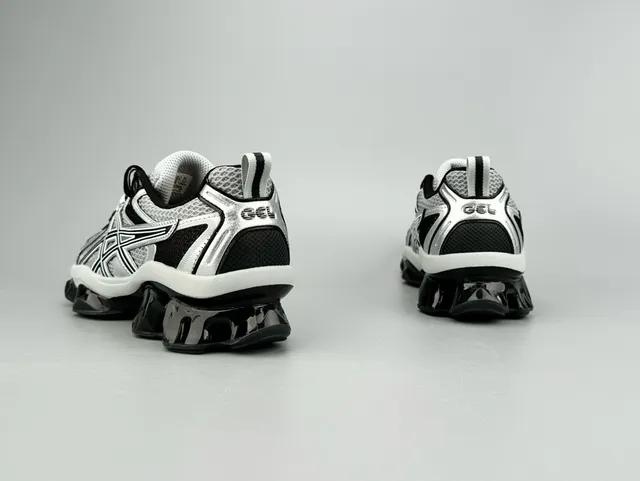 ASICS Silver Black Mesh And Synthetic Overlay Upper Wavy Translucent Midsole Pods Running Shoes 7