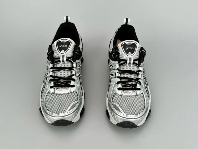 ASICS Silver Black Mesh And Synthetic Overlay Upper Wavy Translucent Midsole Pods Running Shoes 8