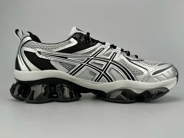 ASICS Silver Black Mesh And Synthetic Overlay Upper Wavy Translucent Midsole Pods Running Shoes 9