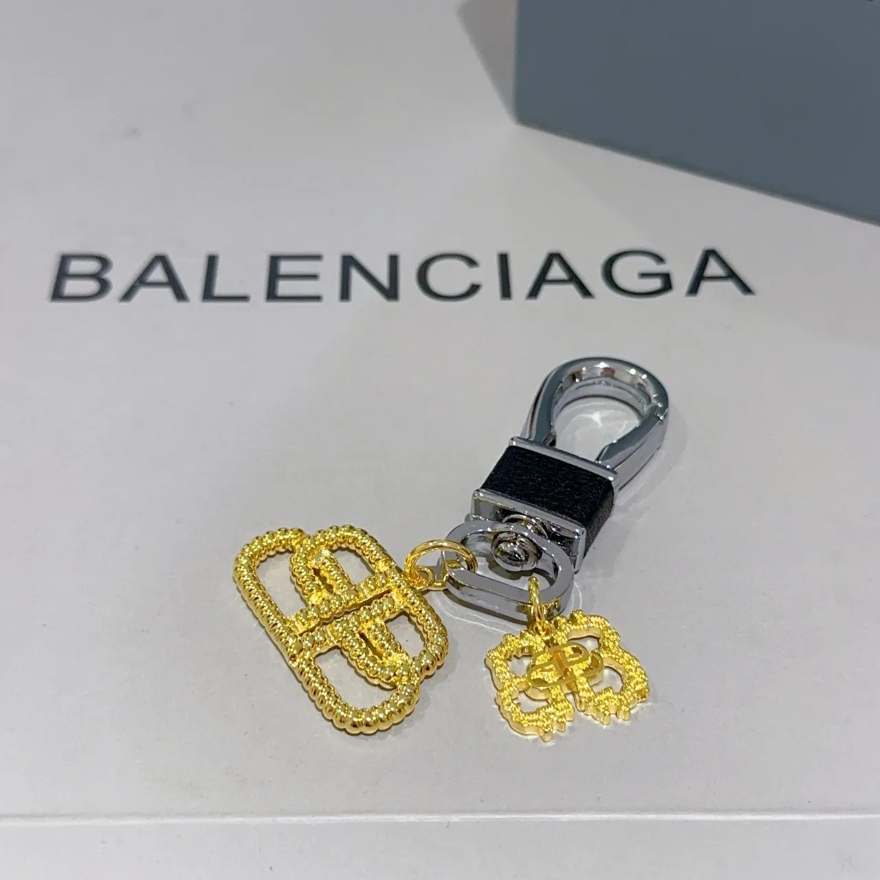 Balenciaga BB Charm Gold-Tone Dual Logo سلاسل المفاتيح سوار 2