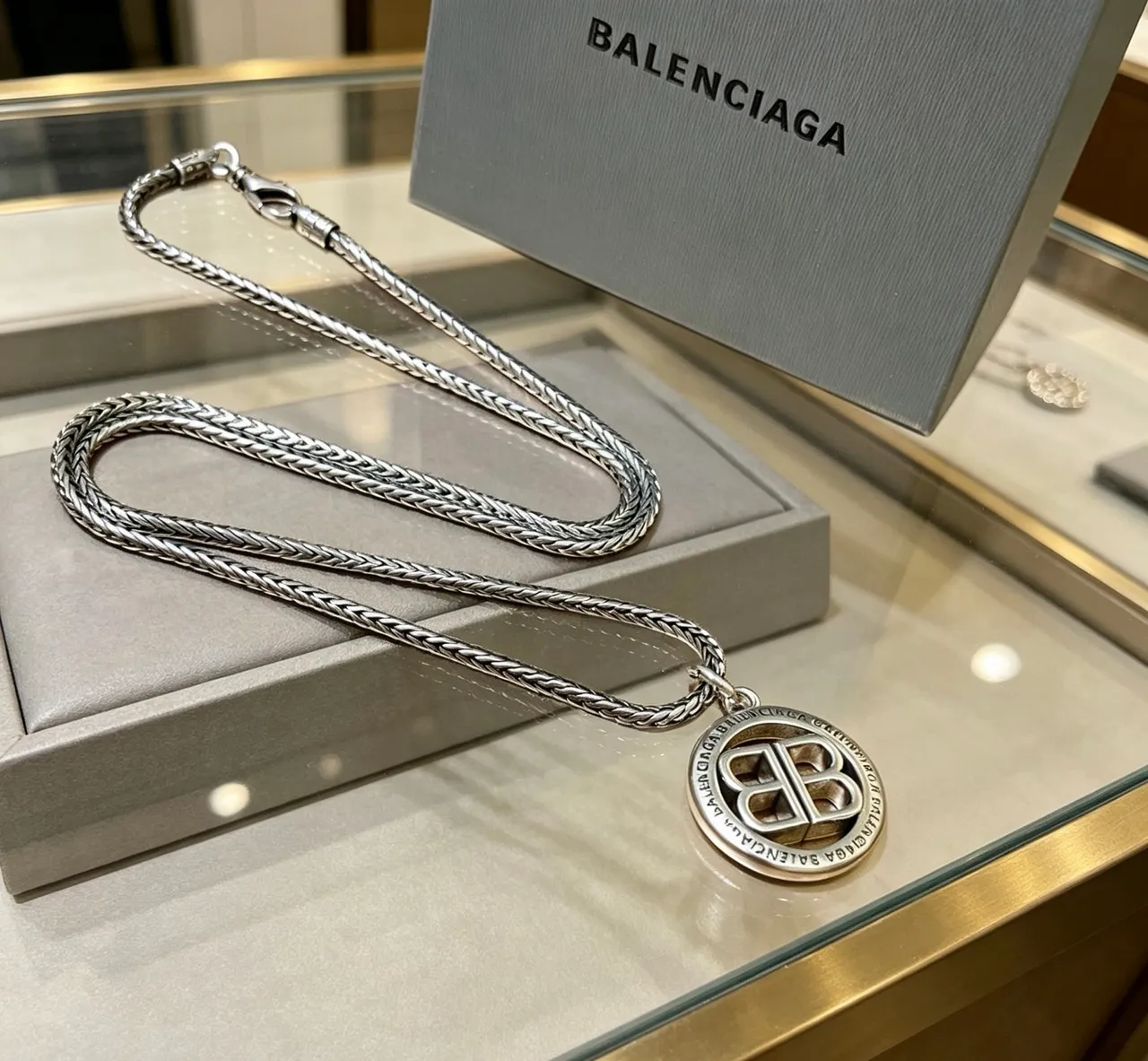 Balenciaga BB Coin Pendant 编织链项链 2