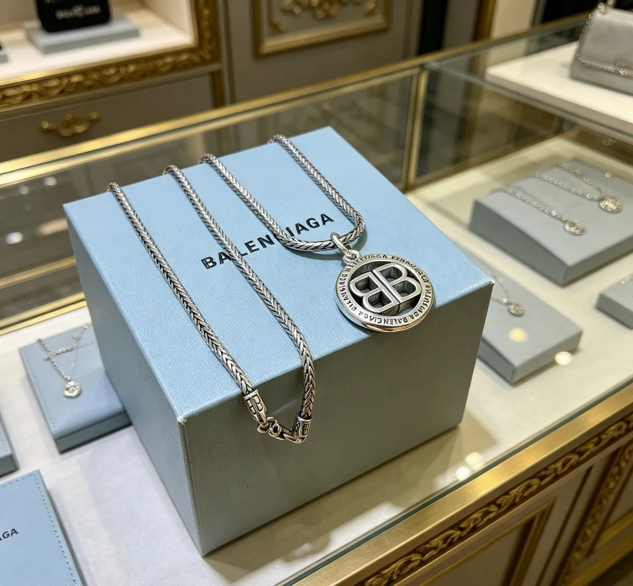Balenciaga BB Coin Pendant 编织链项链 6