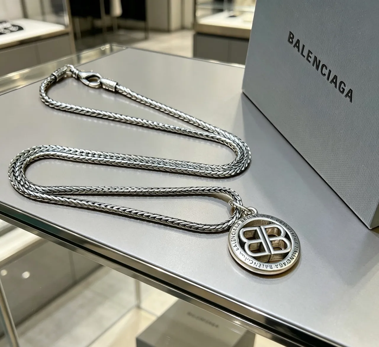 Balenciaga BB Coin Pendant 编织链项链 7