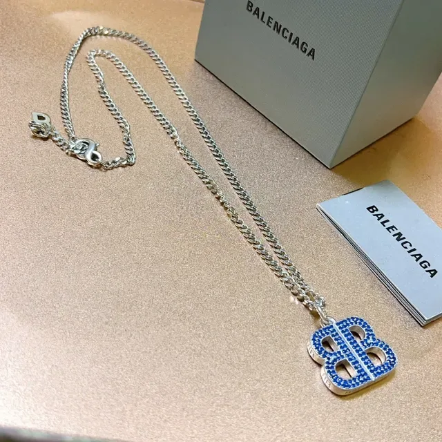 Balenciaga BB collar cadena curb-link plata azul cristales pavé 6