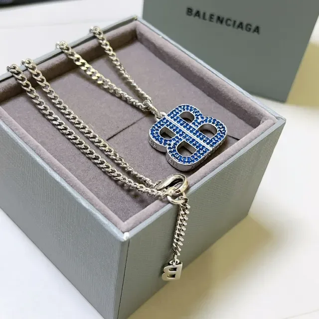 Balenciaga BB collar cadena curb-link plata azul cristales pavé 7