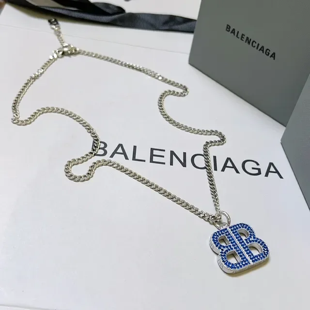 Balenciaga BB collar cadena curb-link plata azul cristales pavé 9