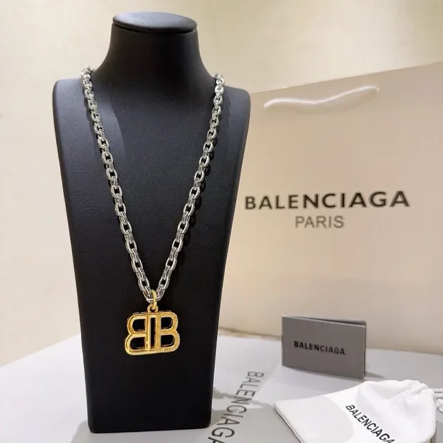 Balenciaga BB 银色/金色 粗链条 单字母吊坠 项链 2
