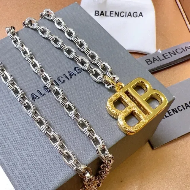 Balenciaga BB 银色/金色 粗链条 单字母吊坠 项链 3