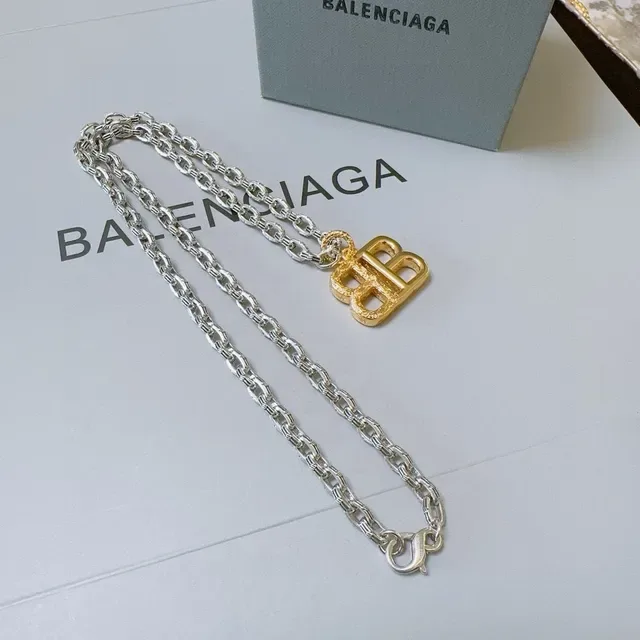 Balenciaga BB 银色/金色 粗链条 单字母吊坠 项链 5