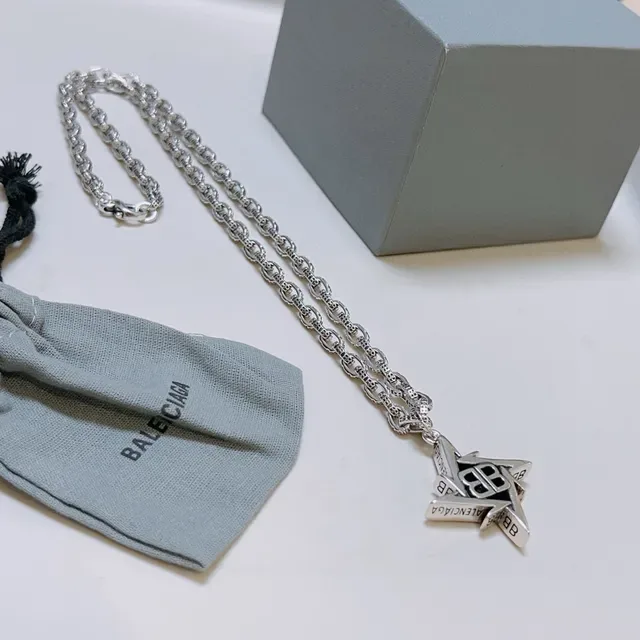 Collar Balenciaga BB Star Pendant Cadena Plata 3